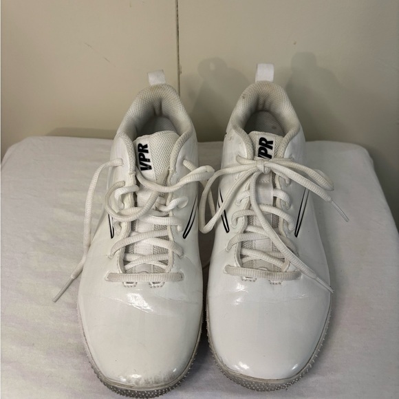 Nike Women’s Vapor Varsity Low Turf White Golf Shoes - Picture 6 of 6